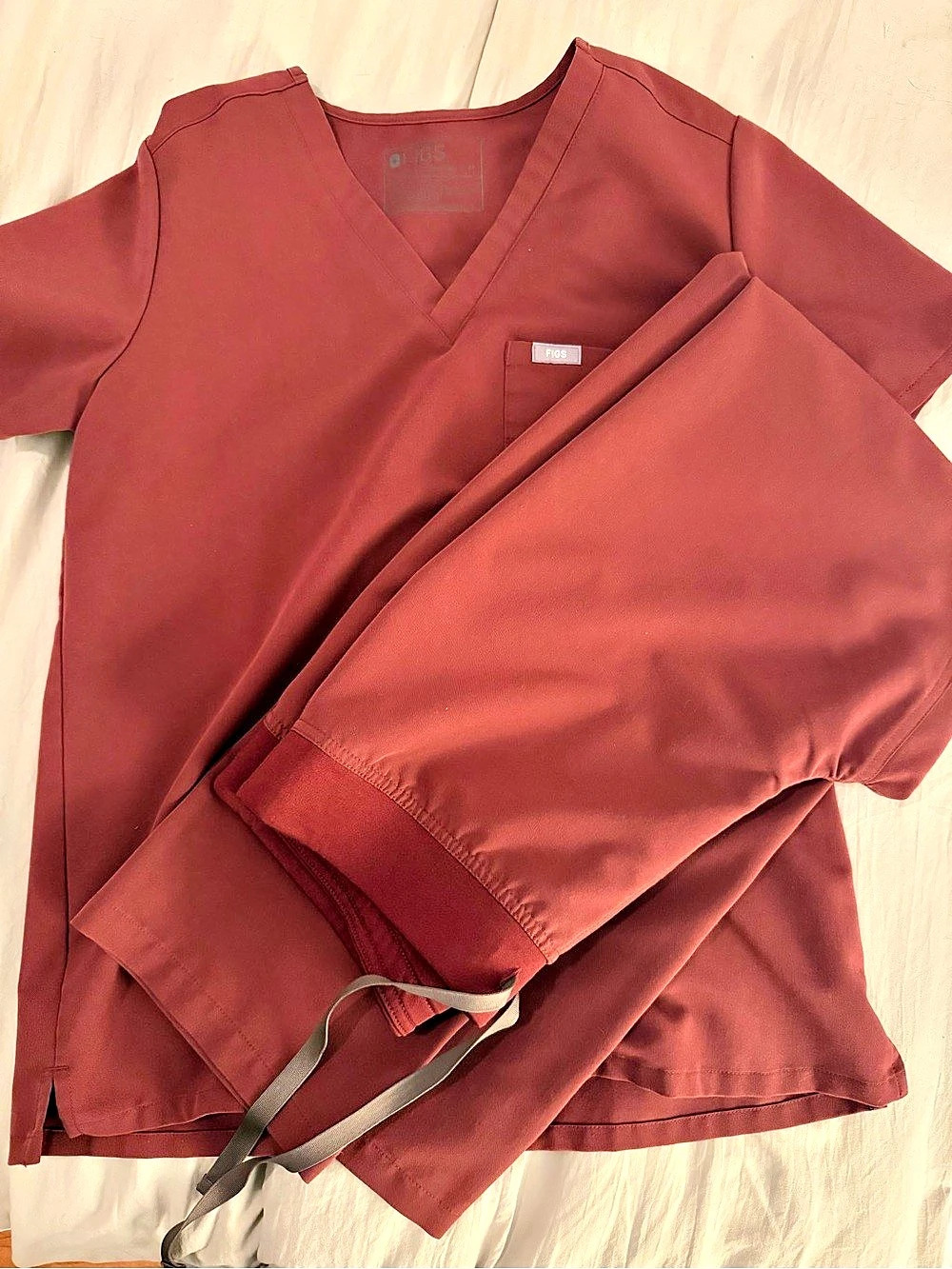 FIGS Technik Collection V-Neck Scrub Set Red Medium